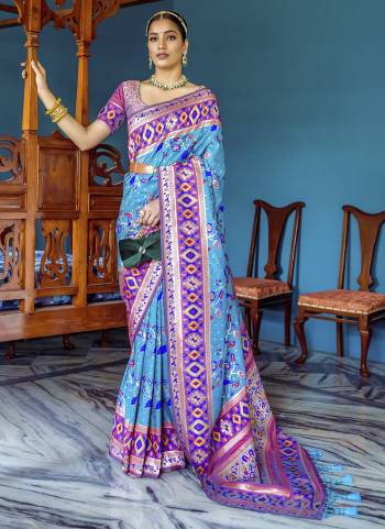 Garb These Festive Wear Saree in Fine Colored.These Saree And Blouse is Fabricated On Soft Banarasi Silk.Its Beautified With Paithani Weavon Meenakari,Jari Designer.