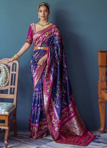 Garb These Festive Wear Saree in Fine Colored.These Saree And Blouse is Fabricated On Soft Banarasi Silk.Its Beautified With Paithani Weavon Meenakari,Jari Designer.