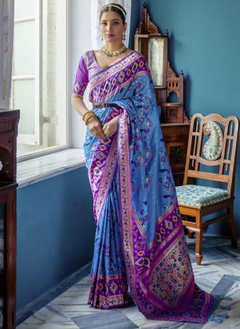 Garb These Festive Wear Saree in Fine Colored.These Saree And Blouse is Fabricated On Soft Banarasi Silk.Its Beautified With Paithani Weavon Meenakari,Jari Designer.