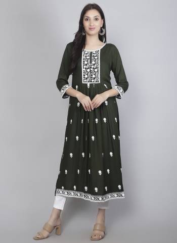 Attrective These Beautiful Looking Readymade Long Kurti.These Kurti is Fabricated On Rayon.Its Beautified With Designer Chickenkari Hand Embroidery Work.