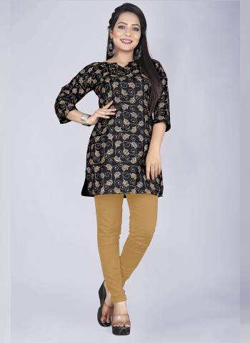 Attrective These Beautiful Looking Readymade Kurti.These Kurti is Fabricated On Cotton Blend.Its Beautified With Designer Tunic With Foil Printed.