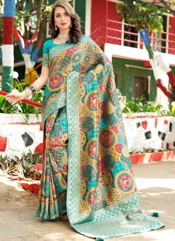 Grab These Festive Wear Saree in Fine Colored.These Saree Is Fabricated On Silk Pair With Silk Blouse.Its Beautified With Heavy Weaving Jari Designer.