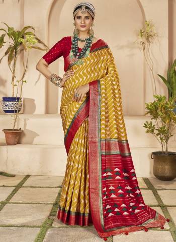 Garb These Party Wear Saree in Fine Colored.These Saree And Blouse is Fabricated On Cotton Silk Pair.Its Beautified With Weavon Designer With Chevron Printed.