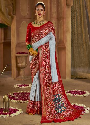 Attrective Looking These Party Wear Saree in Fine Colored.These Saree Are Georgette And Blouse is Fabricated On Cotton Silk Pair.Its Beautified With Weavon Designer With Chikankari Embroidery Work.