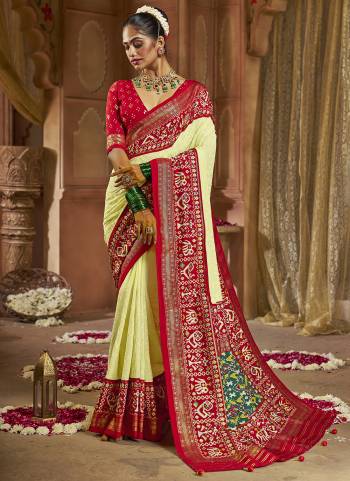 Attrective Looking These Party Wear Saree in Fine Colored.These Saree Are Georgette And Blouse is Fabricated On Cotton Silk Pair.Its Beautified With Weavon Designer With Chikankari Embroidery Work.