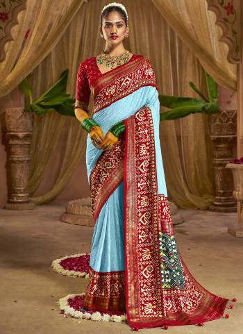 Attrective Looking These Party Wear Saree in Fine Colored.These Saree Are Georgette And Blouse is Fabricated On Cotton Silk Pair.Its Beautified With Weavon Designer With Chikankari Embroidery Work.