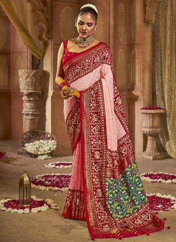 Attrective Looking These Party Wear Saree in Fine Colored.These Saree Are Georgette And Blouse is Fabricated On Cotton Silk Pair.Its Beautified With Weavon Designer With Chikankari Embroidery Work.