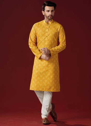 Grab These Festive Wear Mans Wear Kurta With Payjama in Fine Colored.These Kurta Payjama is Fabricated On Cotton.Its Beautified With Designer Printed.