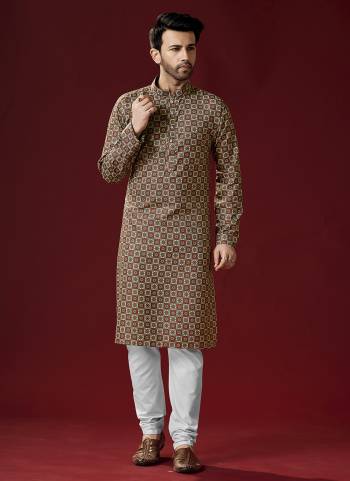 Grab These Festive Wear Mans Wear Kurta With Payjama in Fine Colored.These Kurta Payjama is Fabricated On Cotton.Its Beautified With Designer Printed.