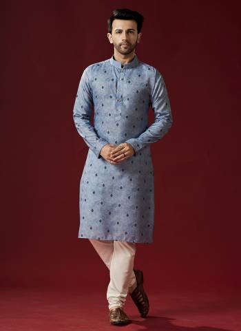 Grab These Festive Wear Mans Wear Kurta With Payjama in Fine Colored.These Kurta Payjama is Fabricated On Cotton.Its Beautified With Designer Printed.