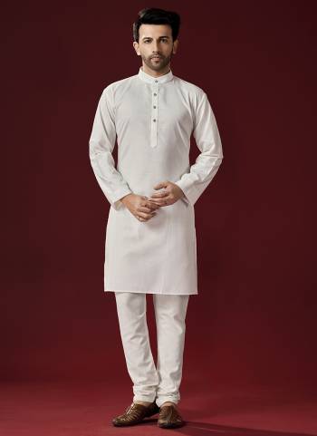 Grab These Festive Wear Mans Wear Kurta With Payjama in Fine Colored.These Kurta Payjama is Fabricated On Cotton.Its Beautified With Solid.