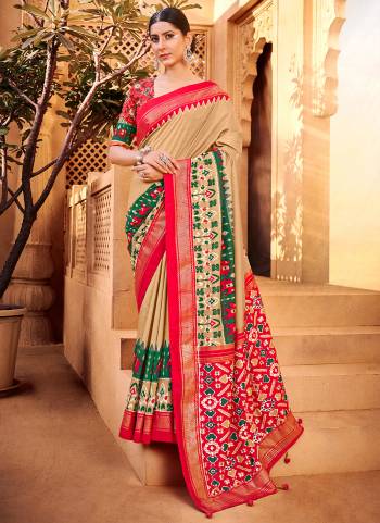 Garb These Party Wear Saree in Fine Colored.These Saree And Blouse is Fabricated On Cotton Silk Pair.Its Beautified With Weavon Designer With Printed.