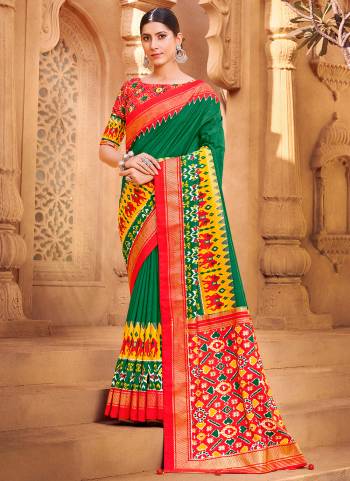 Garb These Party Wear Saree in Fine Colored.These Saree And Blouse is Fabricated On Cotton Silk Pair.Its Beautified With Weavon Designer With Printed.