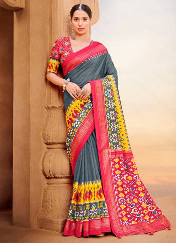 Garb These Party Wear Saree in Fine Colored.These Saree And Blouse is Fabricated On Cotton Silk Pair.Its Beautified With Weavon Designer With Printed.