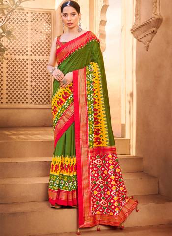 Garb These Party Wear Saree in Fine Colored.These Saree And Blouse is Fabricated On Cotton Silk Pair.Its Beautified With Weavon Designer With Printed.