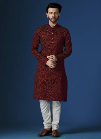 Grab These Festive Wear Mans Wear Kurta With Payjama in Fine Colored.These Kurta Payjama is Fabricated On Cotton.Its Beautified With Designer Printed.