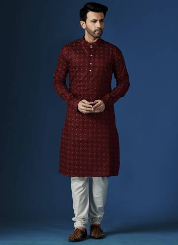 Grab These Festive Wear Mans Wear Kurta With Payjama in Fine Colored.These Kurta Payjama is Fabricated On Cotton.Its Beautified With Designer Printed.