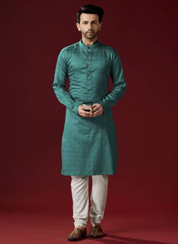 Grab These Festive Wear Mans Wear Kurta With Payjama in Fine Colored.These Kurta Payjama is Fabricated On Cotton.Its Beautified With Designer Printed.