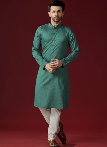 Grab These Festive Wear Mans Wear Kurta With Payjama in Fine Colored.These Kurta Payjama is Fabricated On Cotton.Its Beautified With Designer Printed.