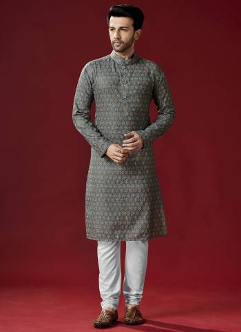 Grab These Festive Wear Mans Wear Kurta With Payjama in Fine Colored.These Kurta Payjama is Fabricated On Cotton.Its Beautified With Designer Printed.