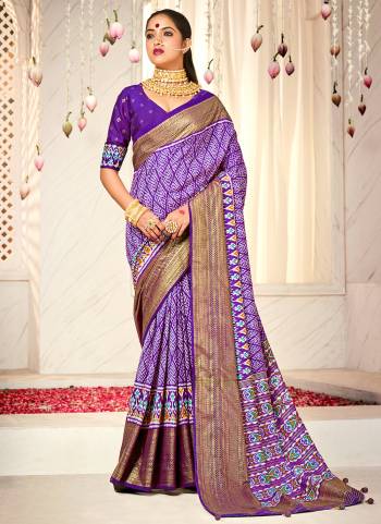 Attrective These Party Wear Saree in Fine Colored.These Saree And Blouse is Fabricated On Cotton Silk Pair.Its Beautified With Weavon Designer, Printed.