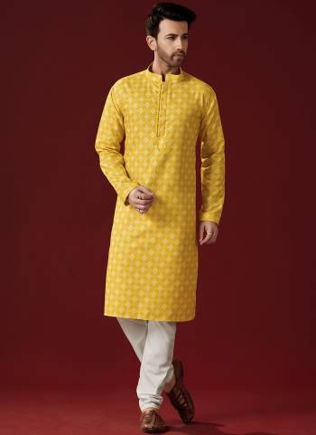 Grab These Festive Wear Mans Wear Kurta With Payjama in Fine Colored.These Kurta And Payjama is Fabricated On Cotton.Its Beautified With Designer Printed.