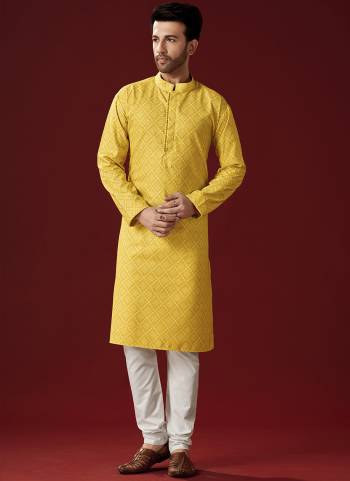 Grab These Festive Wear Mans Wear Kurta With Payjama in Fine Colored.These Kurta And Payjama is Fabricated On Cotton.Its Beautified With Designer Printed.