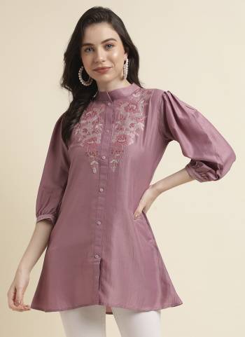 Atrective These Beautiful Looking Readymade Kurti.These Kurti is Fabricated On Chinon.Its Beautified With Designer Embroidery Work.