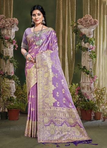 Looking These Party Wear Saree in Fine Colored.These Saree And Blouse is Fabricated On Banarasi Silk.Its Beautified With Heavy Weavon Jari Designer.