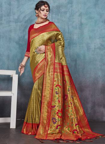 Garb These Party Wear Saree in Fine Colored.These Saree And Blouse is Fabricated On Paithani Silk.Its Beautified With Heavy Weavon Thread Designer.