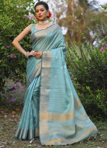 Attrective These Festive Wear Saree in Fine Colored.These Saree And Blouse is Fabricated On Silk.Its Beautified With Weaving Jari Designer.