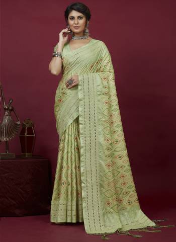 Attrective Looking These Party Wear Saree in Fine Colored.These Saree Are Cotton Silk And Blouse is Fabricated On Art Silk Pair.Its Beautified With Designer Chikankari Embroidery Work With Digital Printed.