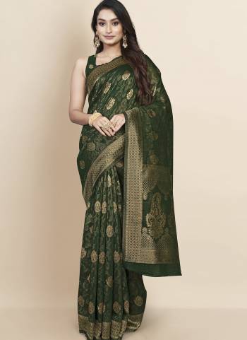 Grab These Festive Wear Saree in Fine Colored.These Saree is Fabricated On Cotton Linen Pair With Cotton Blouse.Its Beautified With Wevon Designer.