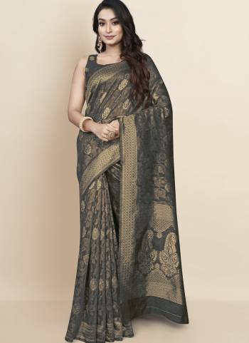 Grab These Festive Wear Saree in Fine Colored.These Saree is Fabricated On Cotton Linen Pair With Cotton Blouse.Its Beautified With Wevon Designer.