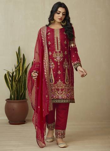 Attrective Looking These Suit in Fine Colored Pair With Bottom And Dupatta.These Top And Dupatta Are Fabricated On Organza Pair With Silk Bottom.Its Beautified With Designer Embroidery Work.