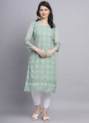 Garb These Beautiful Looking Readymade Long Kurti.These Kurti is Fabricated On Georgette With Crepe Inner.Its Beautified With Designer Chikankari Thread Embroidery Work.