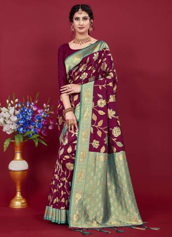 Garb These Party Wear Saree in Fine Colored.These Saree And Blouse is Fabricated On Banarasi Silk.Its Beautified With Heavy Weavon Jari Designer.