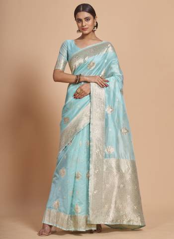 Garb This Partywear Saree Paired With Blouse In Fine Color.This Saree And Blouse Are Organza Based Fabric With Weaving Jacquard Designer. Buy This Pretty Saree Now.