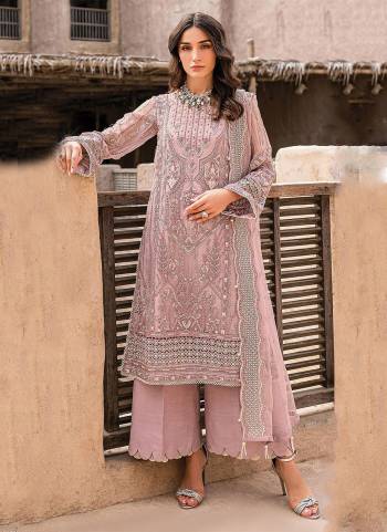 Attrective These Designer Suit in Fine Colored Pair With Bottom And Dupatta.These Top And Dupatta Are Fabricated On Organza Pair With Santoon Bottom.Its Beautified With Santoon Inner.Its Beautified With Heavy Designer Floral Embroidery Work.