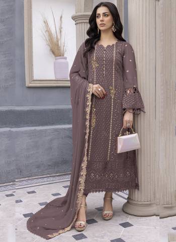 Attrective These Designer Suit in Fine Colored Pair With Bottom And Dupatta.These Top And Dupatta Are Fabricated On Faux Georgette Pair With Santoon Bottom.Its Beautified With Santoon Inner.Its Beautified With Heavy Designer Embroidery Work.