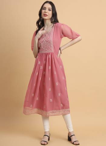 Garb These Beautiful Looking Readymade Long Kurti.These Kurti is Fabricated On Georgette.Its Beautified With Designer Thread Embroidery Work.