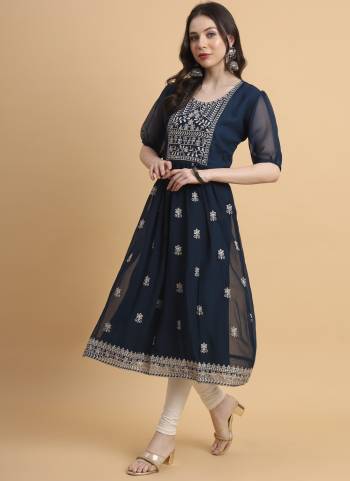 Garb These Beautiful Looking Readymade Long Kurti.These Kurti is Fabricated On Georgette.Its Beautified With Designer Thread Embroidery Work.