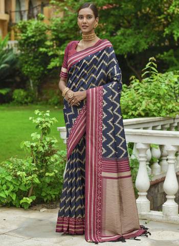 Garb These Festive Wear Saree in Fine Colored.These Saree And Blouse is Fabricated On Handloom Raw Silk.Its Beautified With Handloom Weavon Designer.