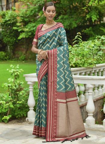 Garb These Festive Wear Saree in Fine Colored.These Saree And Blouse is Fabricated On Handloom Raw Silk.Its Beautified With Handloom Weavon Designer.