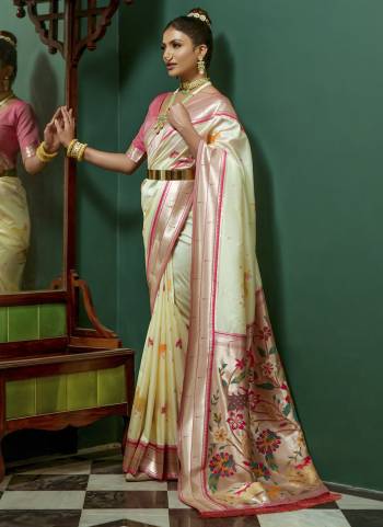 Garb These Festive Wear Saree in Fine Colored.These Saree And Blouse is Fabricated On Soft Paithani Silk.Its Beautified With Handloom Weavon Jari Designer.