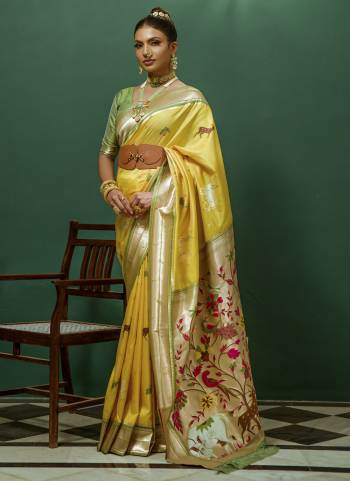 Garb These Festive Wear Saree in Fine Colored.These Saree And Blouse is Fabricated On Soft Paithani Silk.Its Beautified With Handloom Weavon Jari Designer.