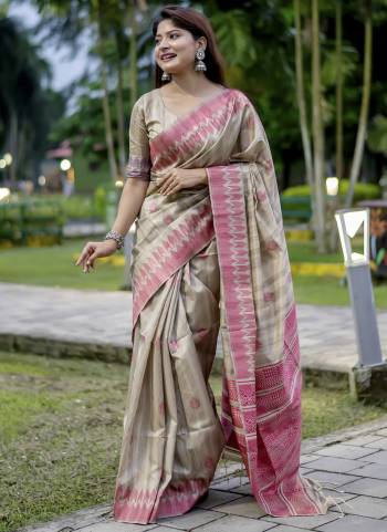 Attrective Looking These Festive Wear Saree in Fine Colored.These Saree And Blouse is Fabricated On Tussar Silk.Its Beautified With Traditional Wevon Designer.