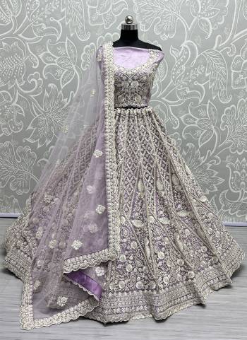 For A Fancy Designer Look,Grab These Lehenga Choli With Dupatta in Fine Colored.These Lehenga And Choli Are Net And Dupatta Are Fabricated On Soft Net Pair.Its Beautified With Designer Thread,Dori Embroidery, Diamond Work.