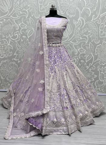 For A Fancy Designer Look,Grab These Lehenga Choli With Dupatta in Fine Colored.These Lehenga And Choli Are Net And Dupatta Are Fabricated On Soft Net Pair.Its Beautified With Designer Thread,Dori Embroidery, Diamond Work.