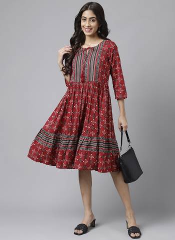 Grab These Beautiful Looking Readymade Kurti.These Kurti is Fabricated On Cotton.Its Beautified With Designer Printed.